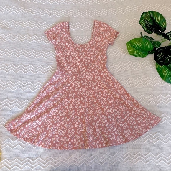 Forever 21 Dresses & Skirts - Forever 21 Women’s Floral Mini Dress